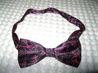 Unisex Hot Pink Guitars Bow Tie + Hot Pink Adjustable Suspenders-New in Package!