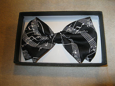 Black White MUSICAL NOTES PIANO KEYS Suspenders + musical notes Bowtie Bow Tie