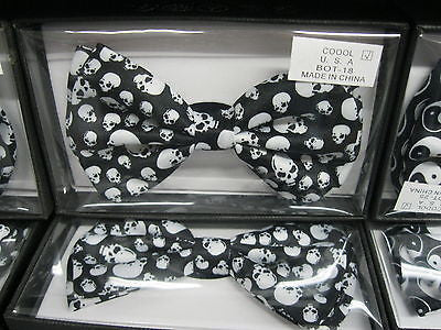 BLACK AND WHITE SKULLS ADJUSTABLE BOWTIE BOW TIE-NEW GIFT BOX!SKULLS BOW TIE