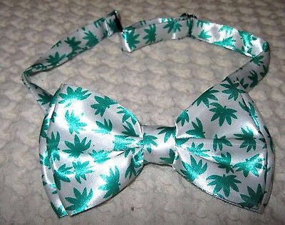 WHITE WITH GREEN MARIJUANA MJ WEED LEAVES ADJUSTABLE  BOW TIE-NEW GIFT BOX!