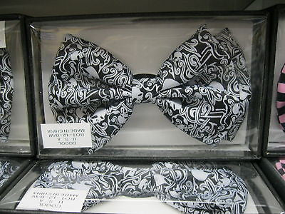 BLACK AND WHITE SKULLS DESIGNS  ADJUSTABLE  BOW TIE-NEW GIFT BOX!