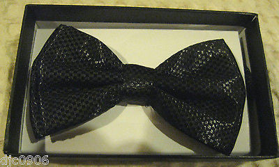 Solid Black Diamond Mesh Pattern Bow Tie & Solid Black Y-Style Back Suspenders