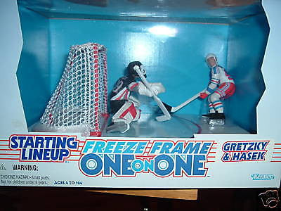 Wayne Gretzky & Dominick Hasek 1998 Kenner SLU Freeze Frame One on One Figures